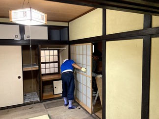 和室を解体している画像