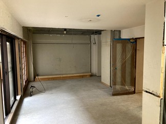 解体している画像
