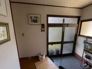 玄関口リフォーム前の画像