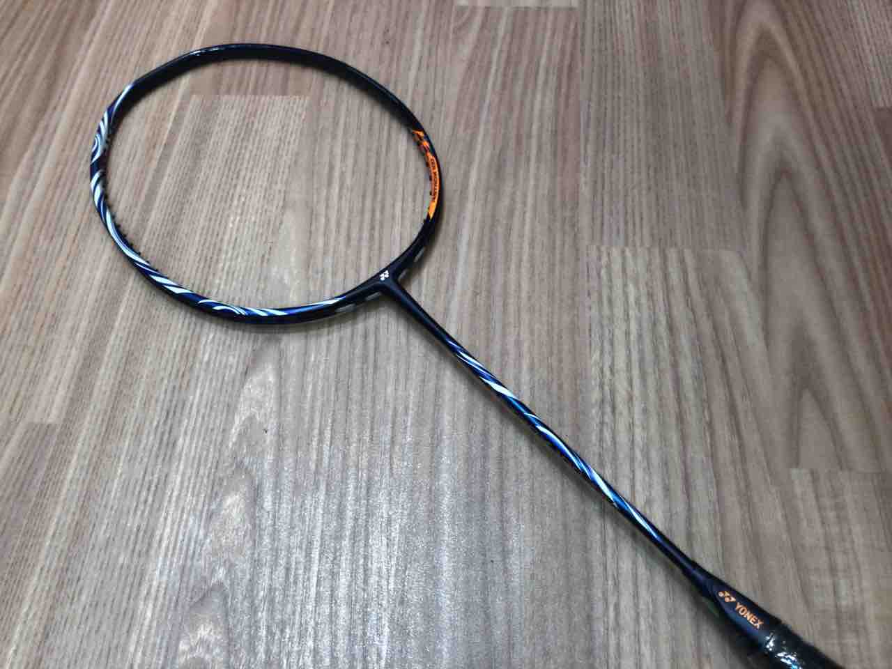 YONEX アストロクス100zz 4UG5-