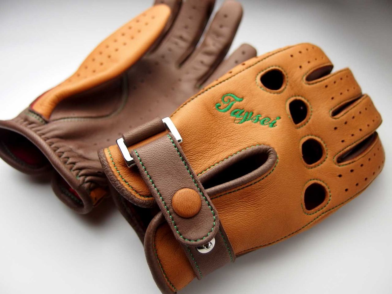 オーダーメイド ドライビンググローブ その156 Cacazan 出石尚仁 手袋職人ブログ オーダーメイド革手袋 Cacazan