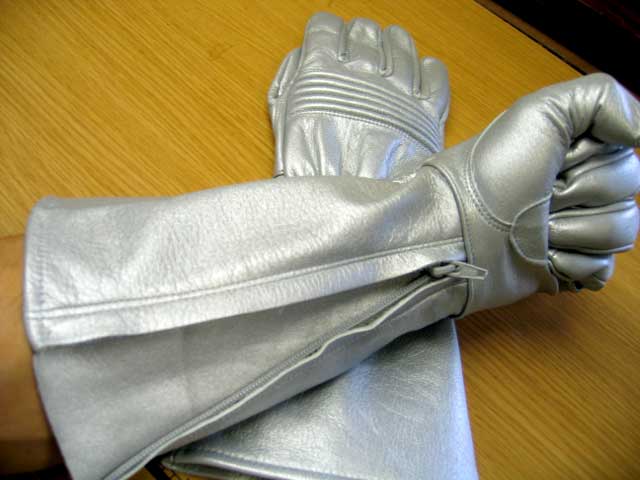 仮面ライダー新1号 シルバー本皮革グローブ : CACAZAN 出石尚仁