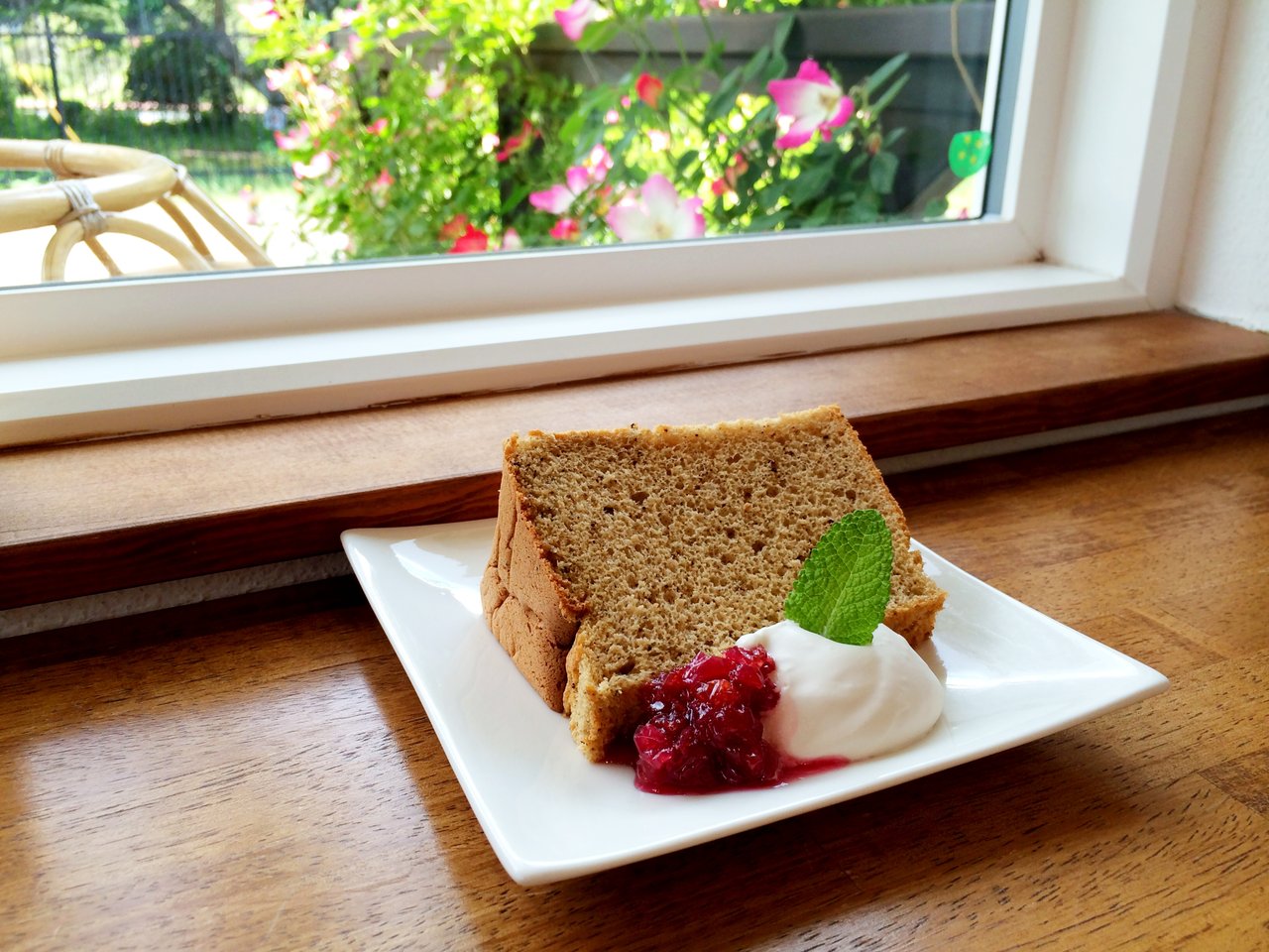 本日のシフォンケーキ バラのシフォンケーキ Cafe Cherryblossom 本日のシフォンケーキ バラのシフォンケーキ Cafe Cherryblossom