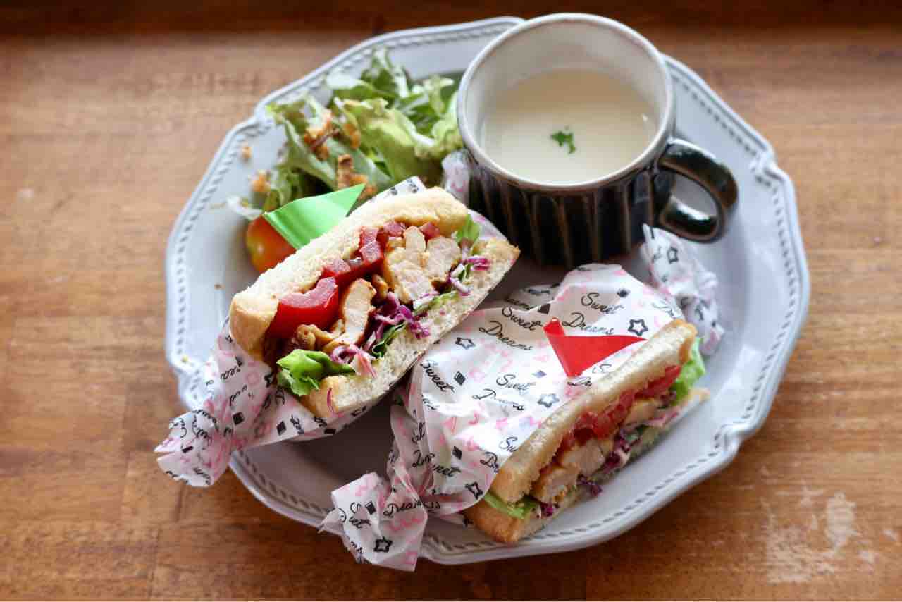 本日のメニュー チキンカツサンド みかんのシフォンケーキとみかんのシフォンパフェ Cafe Cherryblossom 本日のメニュー チキンカツサンド みかんのシフォンケーキとみかんのシフォンパフェ Cafe Cherryblossom