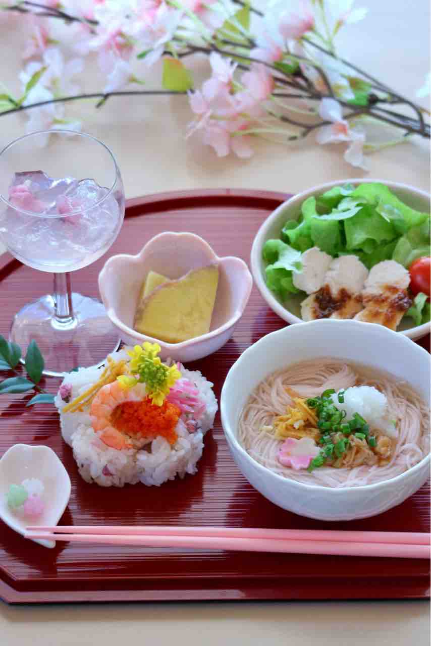 本日のメニュー 桜御膳 うぐいすきな粉のシフォンケーキ いちごアイスのシフォンパフェ Cafe Cherryblossom 本日のメニュー 桜御膳 うぐいすきな粉のシフォンケーキ いちごアイスのシフォンパフェ Cafe Cherryblossom