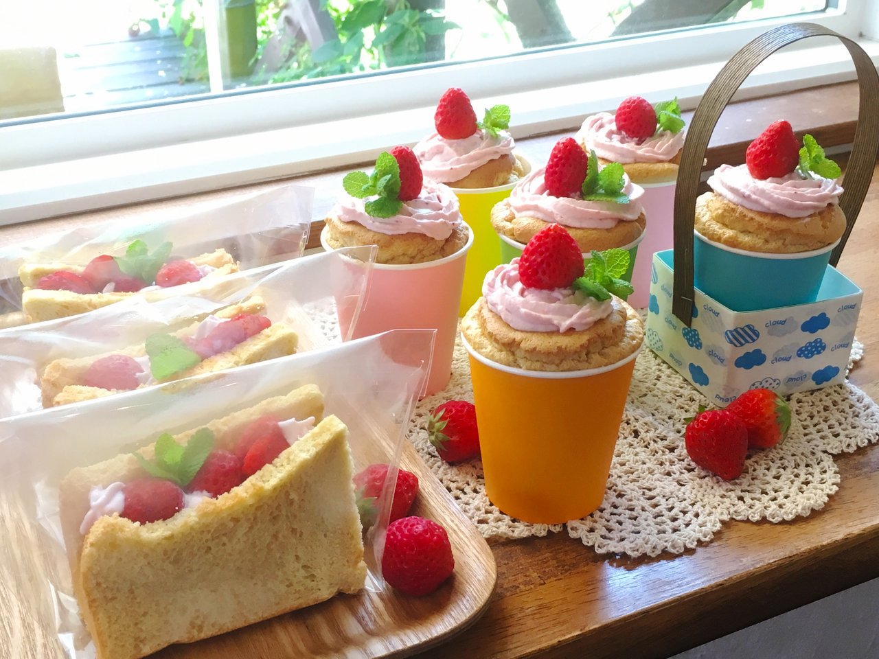 いちごクリームのカップシフォンケーキ シフォンサンド Cafe Cherryblossom