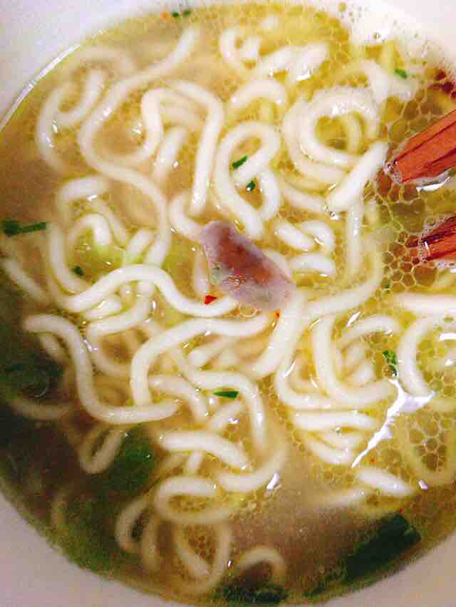 蟻月 のカップラーメンはモツ感あり 小野歩の東京生活 ライフスタイルをアップデート