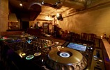 DJブース裏から