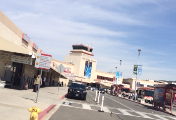 Laxよりもユニバーサルスタジオに近いボブホープ空港 バーバンク空港 ホッピングガール 医学部 Laxよりもユニバーサルスタジオに近いボブホープ空港 バーバンク空港 ホッピングガール 医学部