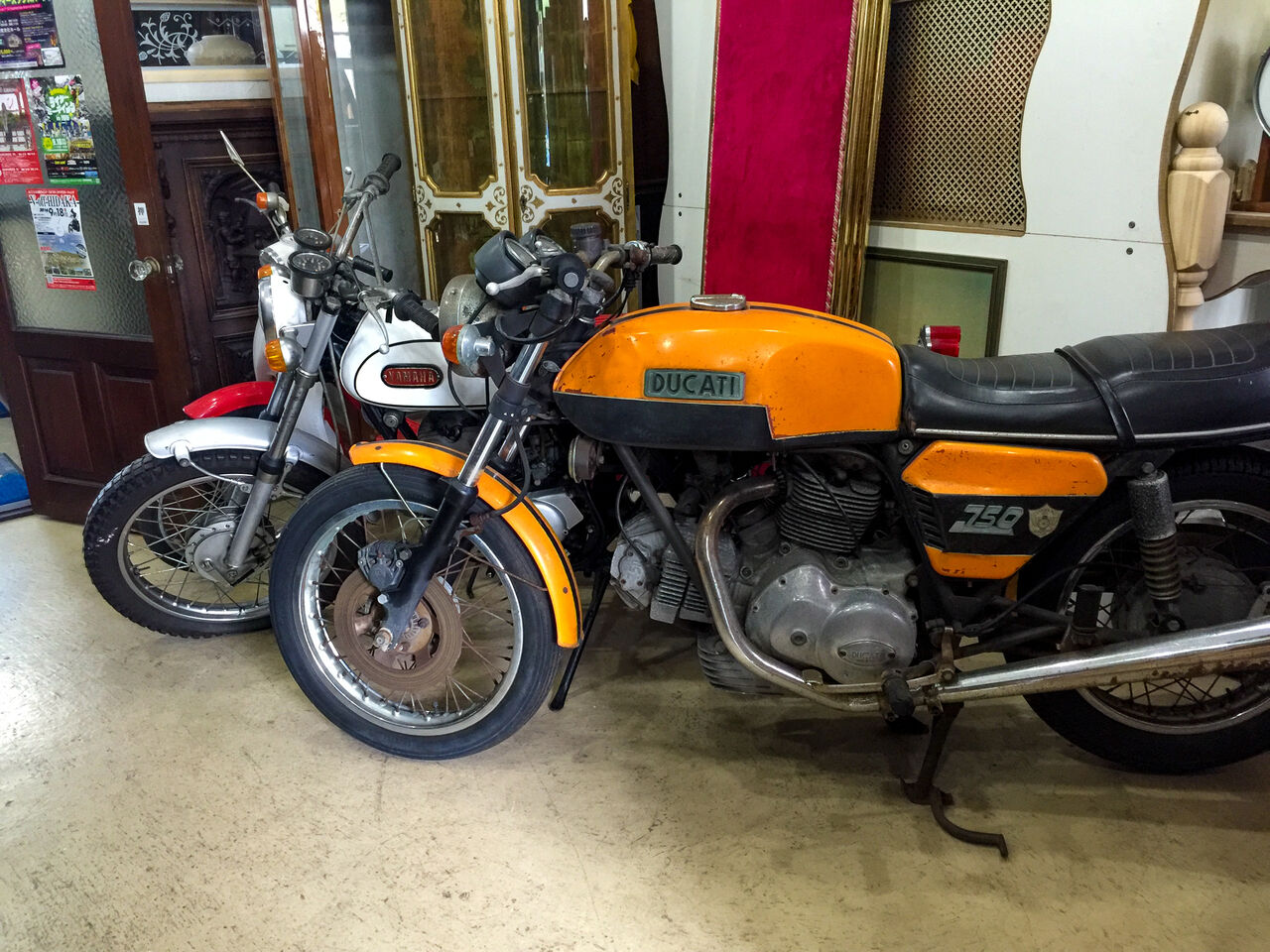 自動車博物館へ行こう 喫茶とむ猫 Cafe De Tomneko