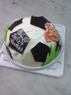 サッカーボールのケーキ ケーキショップバニーズの オーダーメイドケーキ