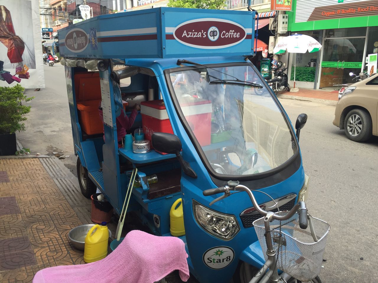 ソーラートゥクトゥクが街を席巻 スオスダイ Khm駐在員のカンボジアブログ