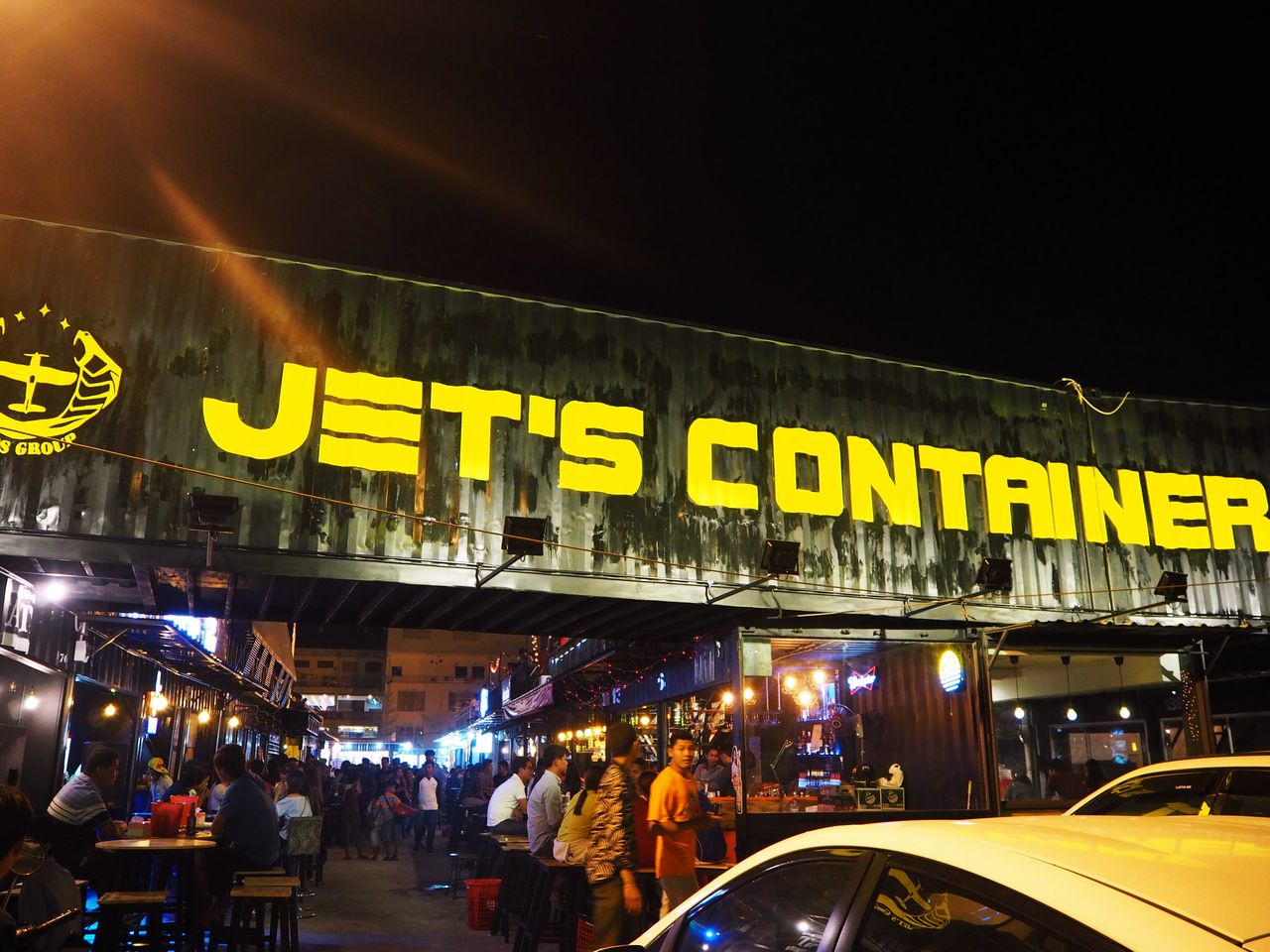 Container Night Market プノンペンのニュースポット紹介【Jet’s Container Night Market】 : スオスダイ!KHM駐在員のカンボジアブログ