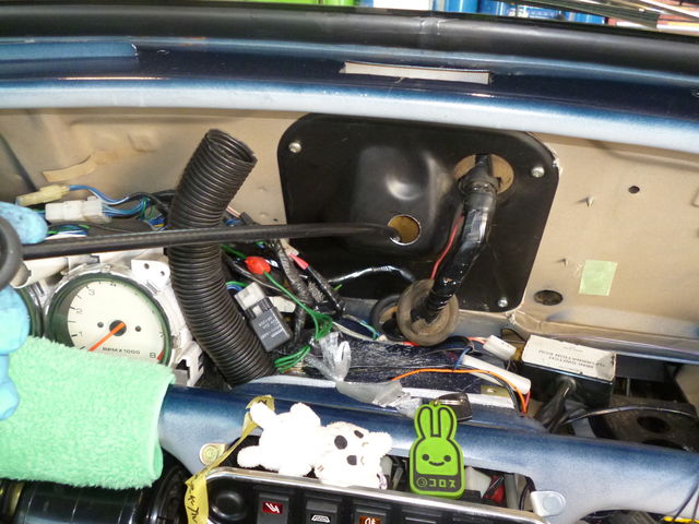 ローバーミニ バルクヘッドホールカバー 車内のガス臭さ、エンジン騒音