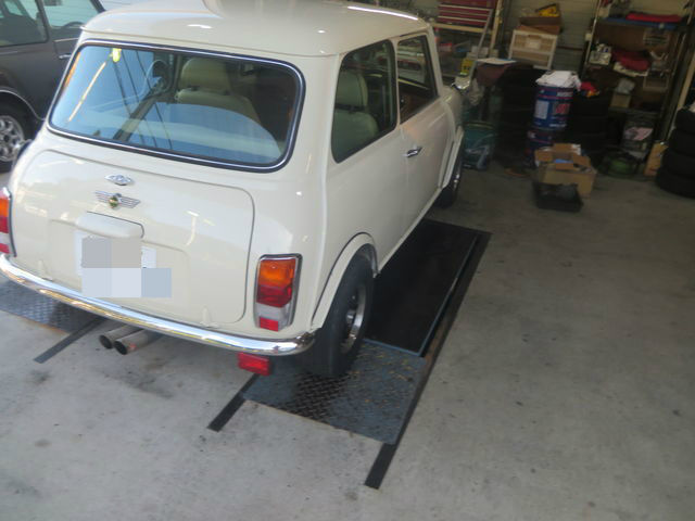 Sdm様 縁石に片輪乗り上げて ゴロリンチョ スタッフブログ ローバーミニ専門店キャメルオート