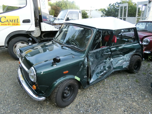 てらっちょ改 横から飛び出してきたタクシーにぶつけられ大破 スタッフブログ ローバーミニ専門店キャメルオート