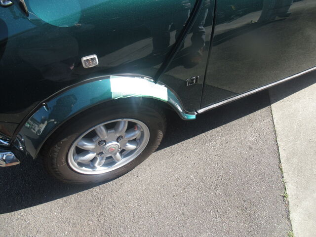 Hsi様 隣の車のドアが風で勢いよく開いて あぁ あ スタッフブログ ローバーミニ専門店キャメルオート Hsi様 隣の車のドアが風で勢いよく開いて あぁ あ スタッフブログ ローバーミニ専門店キャメルオート