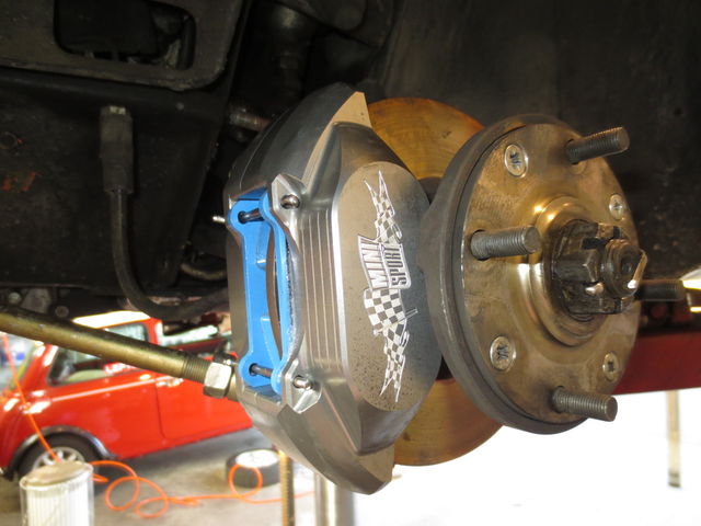 10インチの4ポッドキャリパー 激変です。。 : スタッフブログ