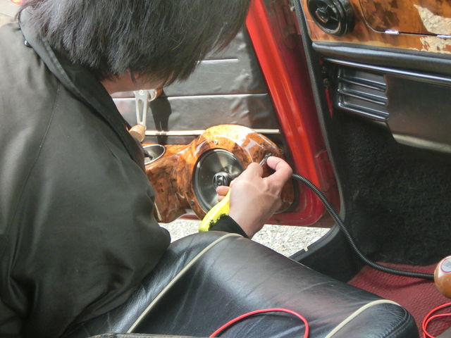 ドアスピーカー取り付け♪ : スタッフブログ|ローバーミニ専門 ドアスピーカー取り付け♪ : スタッフブログ|ローバーミニ専門