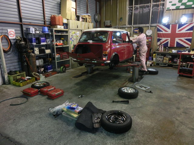 車高下がりすぎてハイローキット取り付け : スタッフブログ