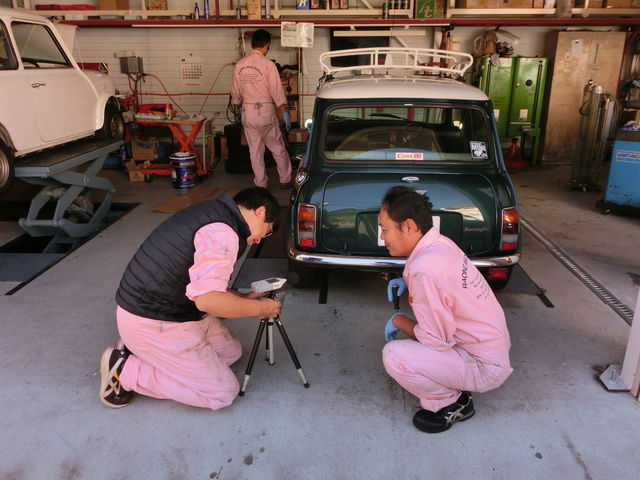 佐藤号 爆音マフラー対策と洗車 : スタッフブログ｜ローバーミニ専門店