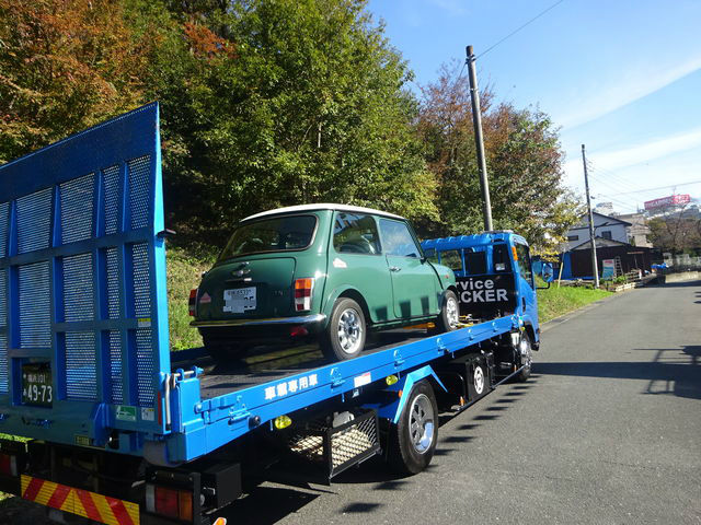 Isi様 飛び石でのフロントガラス割れ 車両保険入っててよかったぁ スタッフブログ ローバーミニ専門店キャメルオート