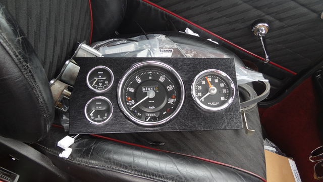 メーターも内装もプラモデルのように自分好みにして遊ぶ : スタッフ
