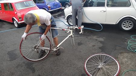 9 1 Miniに自転車 あれこれ スタッフブログ ローバーミニ専門店キャメルオート 9 1 Miniに自転車 あれこれ スタッフブログ ローバーミニ専門店キャメルオート