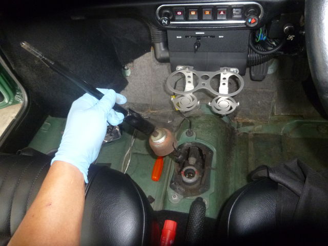 Kt様 シフトレバーの交換です スタッフブログ ローバーミニ専門店キャメルオート