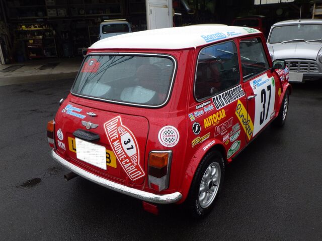 MR様 ステアリングがっ！ そのまま車検でお預かりです。 : スタッフ