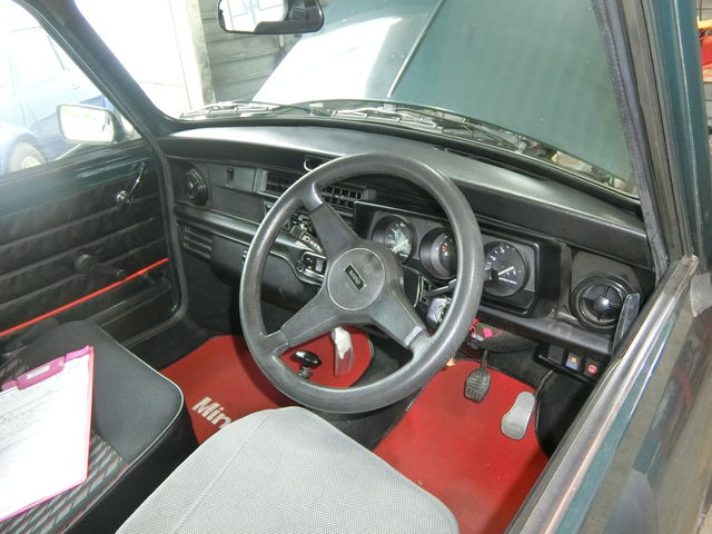 Mcz様 クーラーガスチャージとブレーキペダルのキコキコ音でご来店です スタッフブログ ローバーミニ専門店キャメルオート