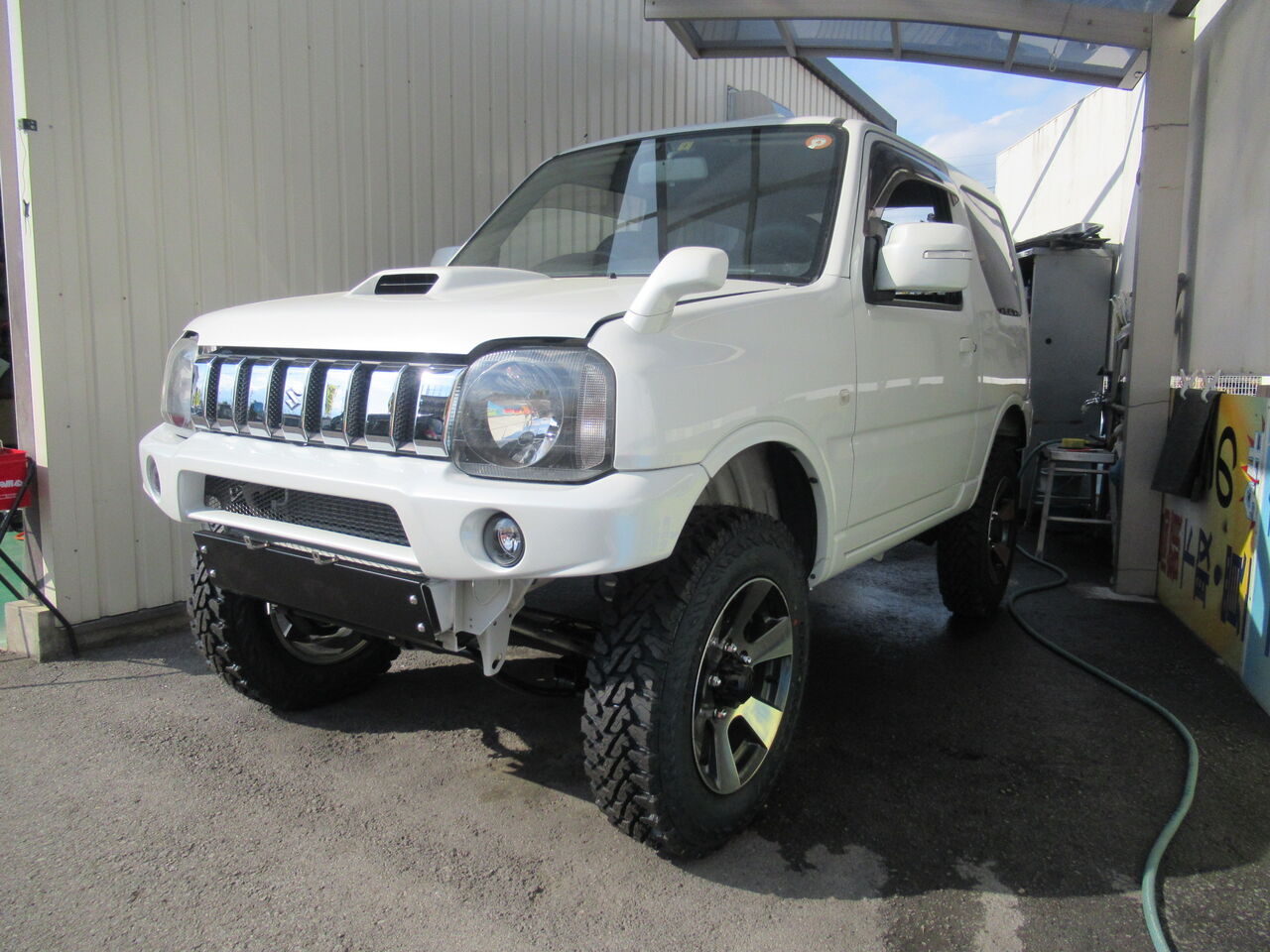JB23/H23年式/パールホワイト/マニュアル/リフトアップ 商品車仕上げ中