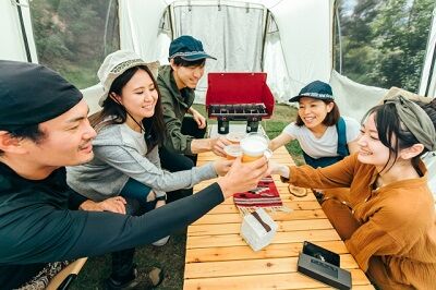 仲間とキャンプ