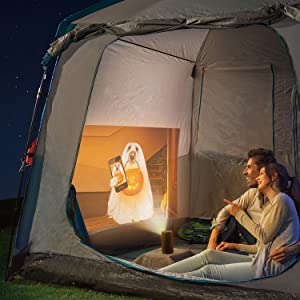 テントでプロジェクター