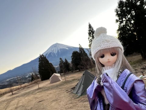 【画像】娘(人形)と富士山の近くで冬キャンプしてきたで！【その2】