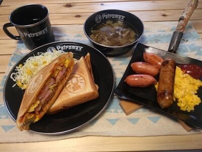 キャンプ料理（ホットサンド）