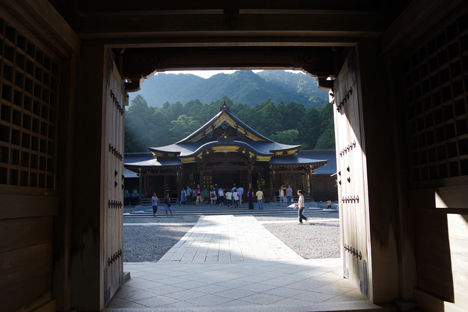 スノーピーク本社に近い彌彦神社5