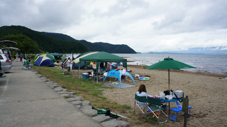 湖畔には無料キャンプ場がいっぱい！福島県猪苗代湖。