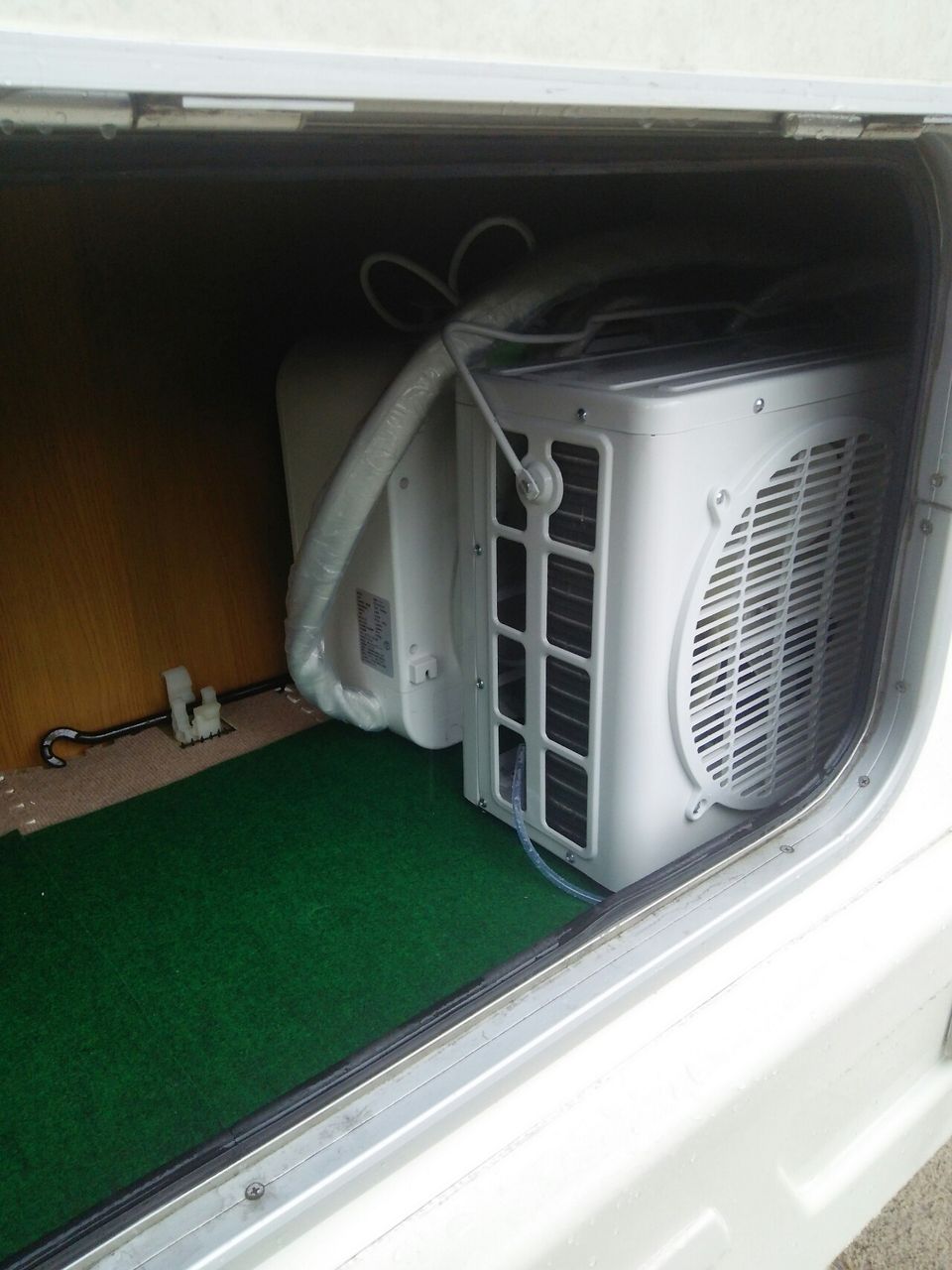 キャンピングカー快適化 ポータブルクーラー設置しました キャンピングカー ヨセミテ日記 購入 快適化などいろいろ 神奈川県 キャンピングカー快適化 ポータブルクーラー設置しました キャンピングカー ヨセミテ日記 購入 快適化などいろいろ 神奈川県