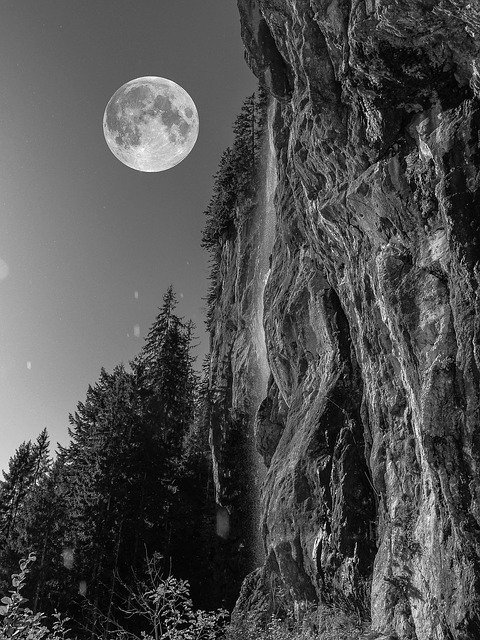 full-moon-2299605_640