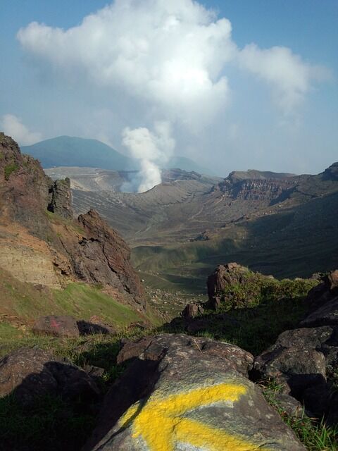 volcano-g612fa35cc_640