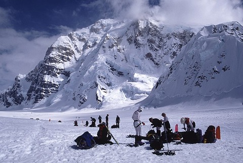 640px-Mt._Hunter_from_NW_(Kahilta_Base_Camp)