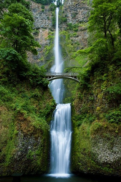 waterfall-4726196_640