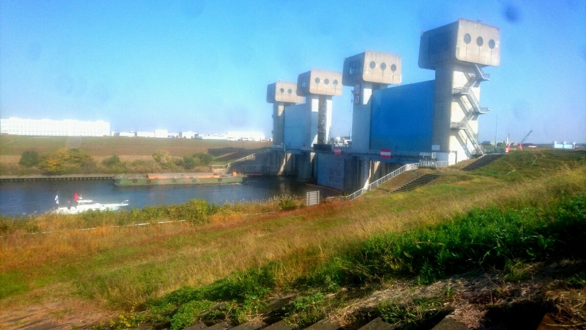 閉じられた岩淵水門 : Campus Viridis