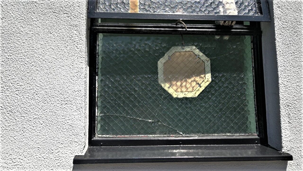 網入りガラス なぜ厚みが6 8 防火ガラスなのに強度が低い 不思議ガラスを調べる 建築ガラス豆知識 Ep263 上海建築観光案内 Shanghai Architectural Review Camsaガラスの部屋 網入りガラス なぜ厚みが6 8 防火ガラスなのに強度が低い 不思議ガラスを調べる 建築ガラス豆知識 Ep263 上海建築観光案内 Shanghai Architectural Review Camsaガラスの部屋