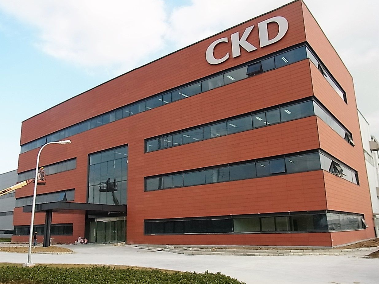 C社無錫工場 Works29 ファサードガラスの納入 上海建築観光案内 Shanghai Review Camsaガラスの部屋