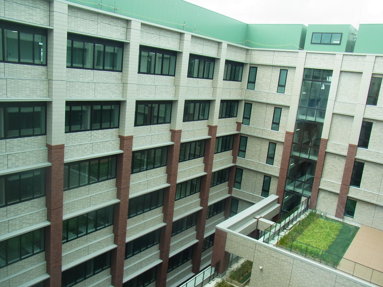 Works22 筑波大学大塚計画 ノックダウン施工で海外製品を大量納入 上海建築観光案内 Shanghai Architectural Review Camsaガラスの部屋