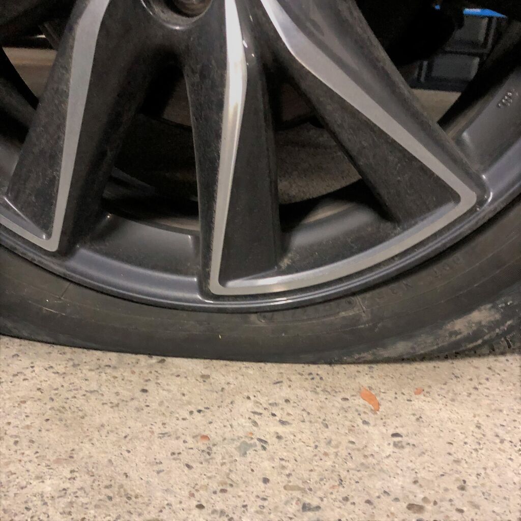 カナダで車のタイヤがパンクしたら トロント生活情報 カナダ生活 お酒と共に モザイク文化の魅力 カナダで車のタイヤがパンクしたら トロント生活情報 カナダ生活 お酒と共に モザイク文化の魅力