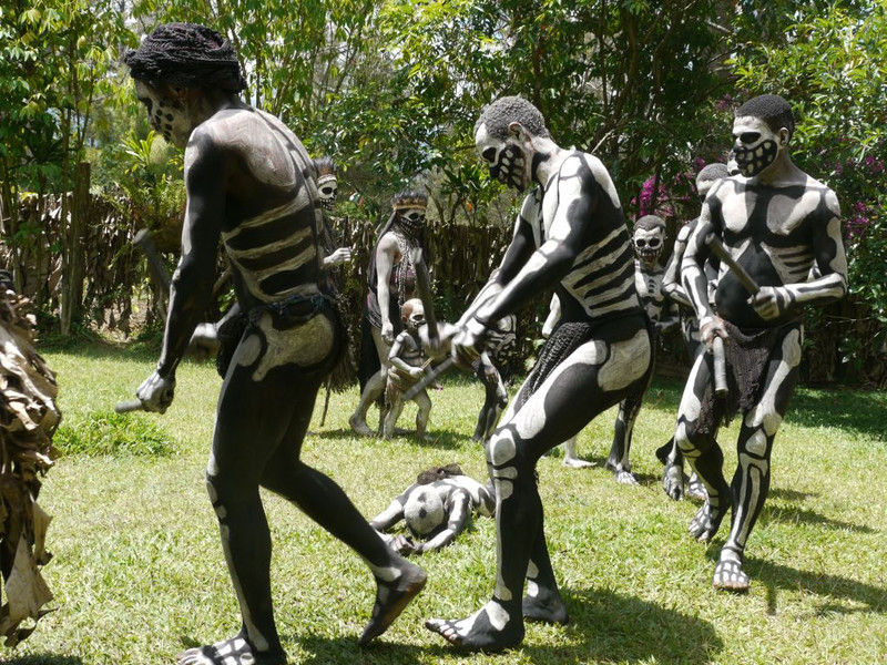 ３日目 マウントハーゲン出発 ミンディマ村の 骸骨ダンス 動画あり Canalのつれづれ日記