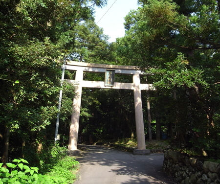 雄山神社・前立社檀1